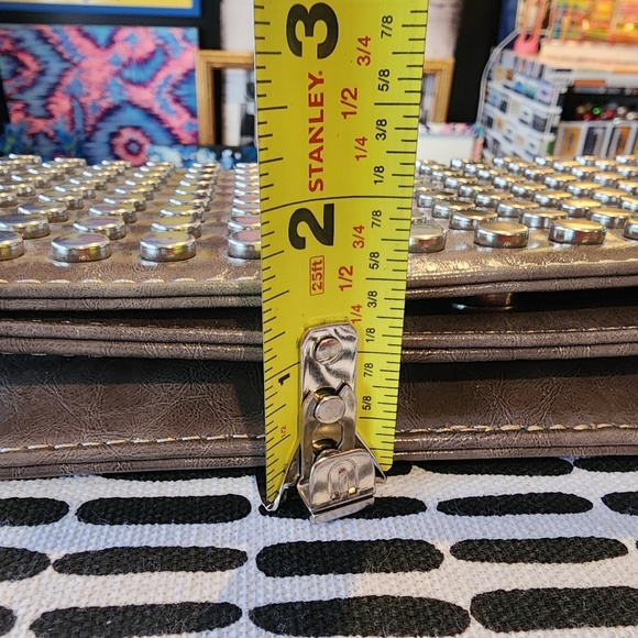 CHINESE LAUNDRY CLUTCH - Picture 4 of 16